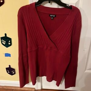 Women’s Apt. 9 V-neck Cross Ribbed Long Sleeve Top. Size L.